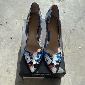 Saks Fifth Avenue Blue and White Artistic Heels
